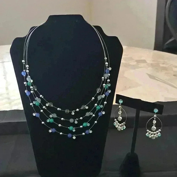 NECKLACE AND EARRINGS SET - Picture 4 of 4